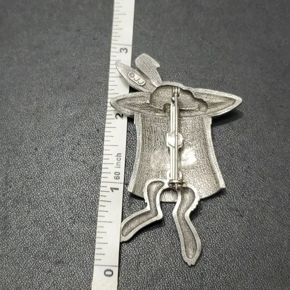 JJ vintage rabbit in a hat brooch